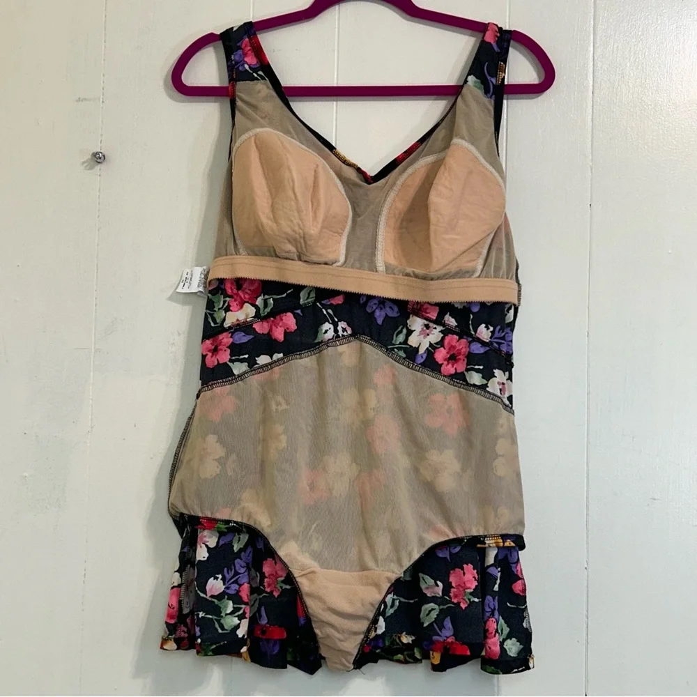 Westbound Beach Summer Swimwear Floral One Piece Skirt Swimsuit Size 24. - Picture 8 of 14